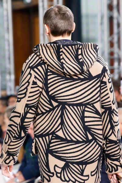 Look 7
